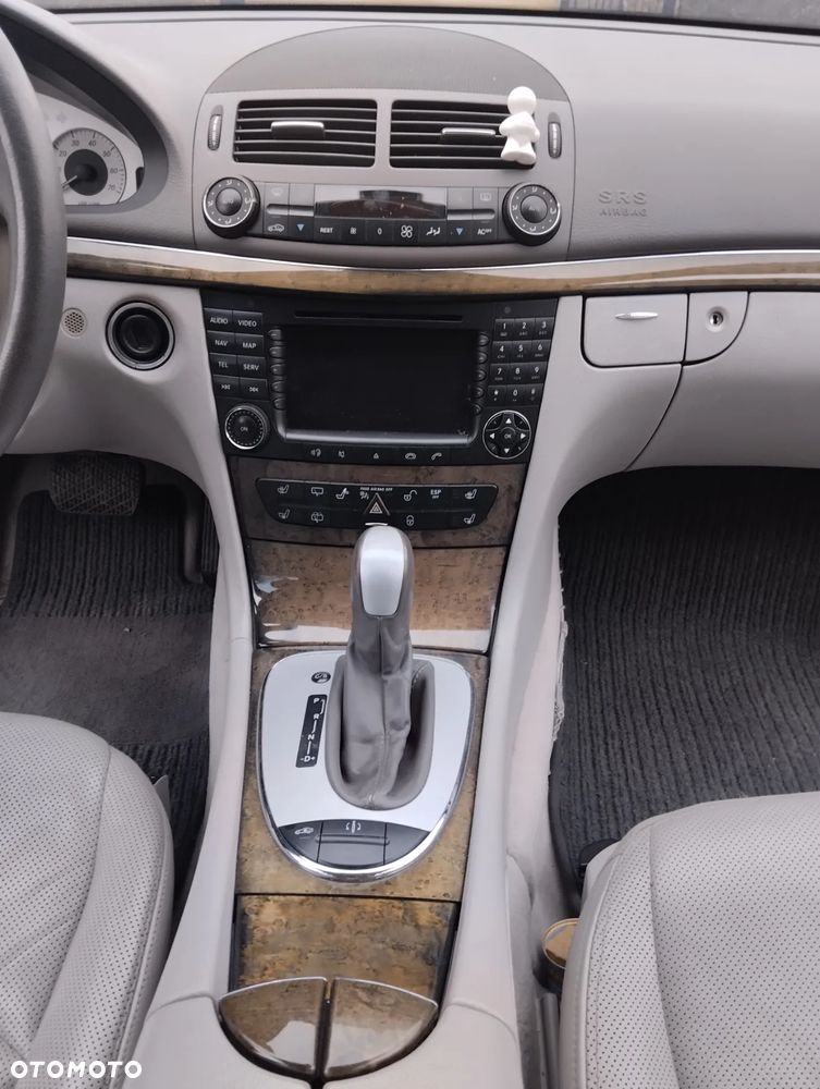 Mercedes-Benz Klasa E 500 7G-TRONIC Avantgarde - 19