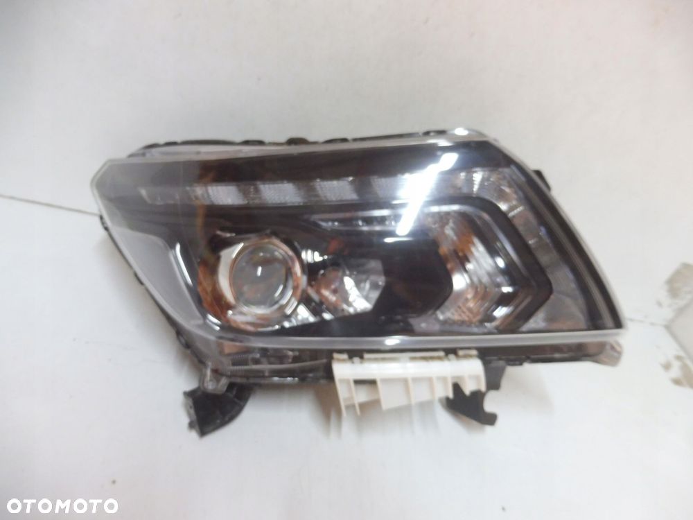 nissan navara d23 lift np300 lampa prawa full led - 1