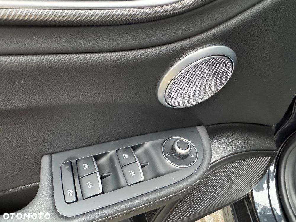 Alfa Romeo Giulia 2.0 Turbo Competizione Q4 - 26