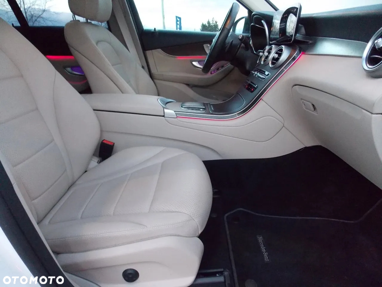 Mercedes-Benz GLC 300 4Matic 9G-TRONIC AMG Line Plus - 25