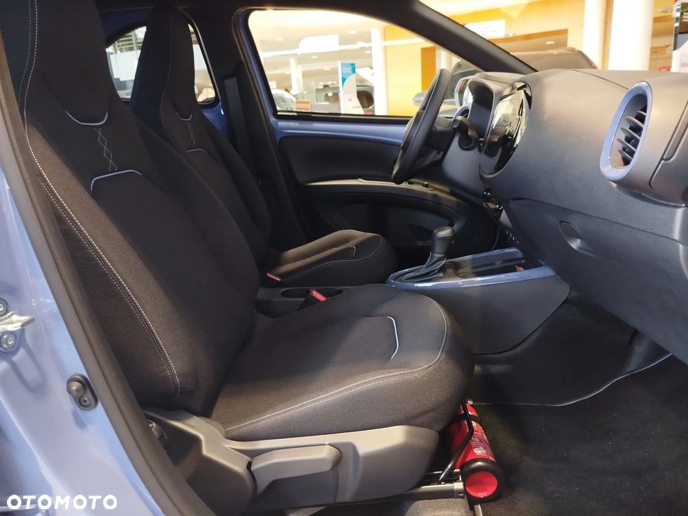 Toyota Aygo X Hybrid 1.5 Style e-CVT - 12