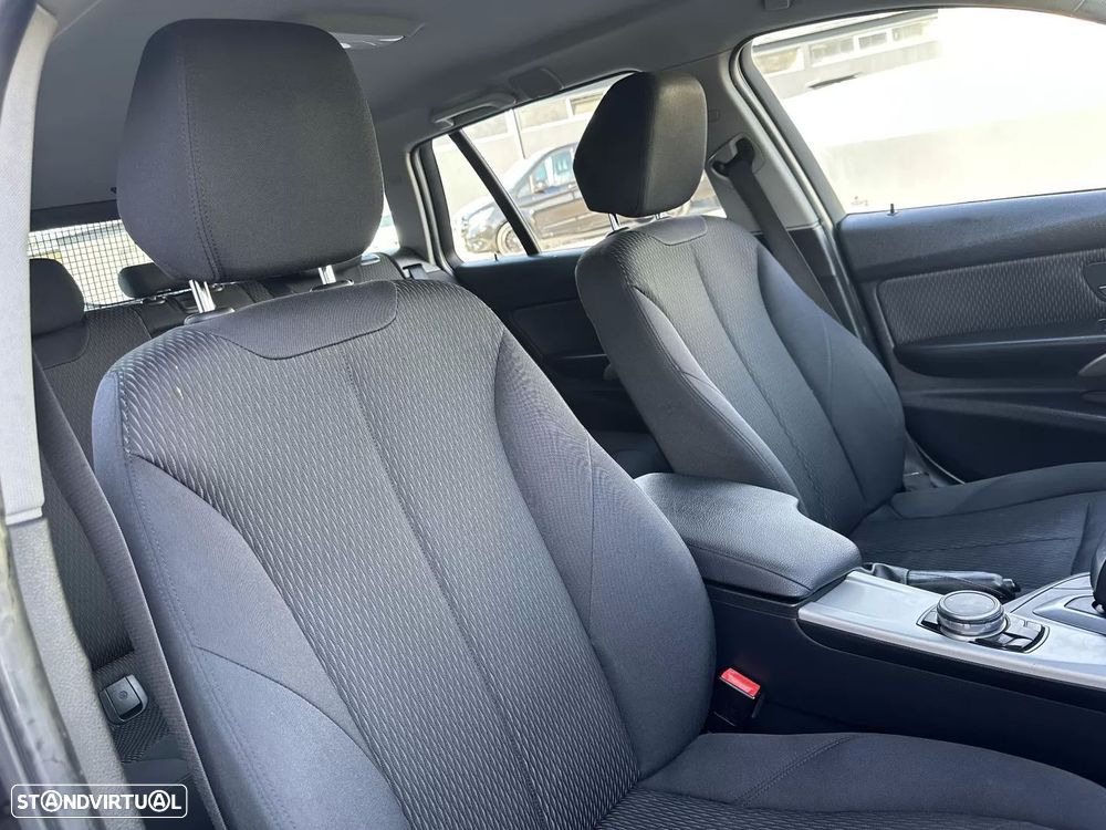 BMW 320 d EfficientDynamics Line Sport Auto - 52