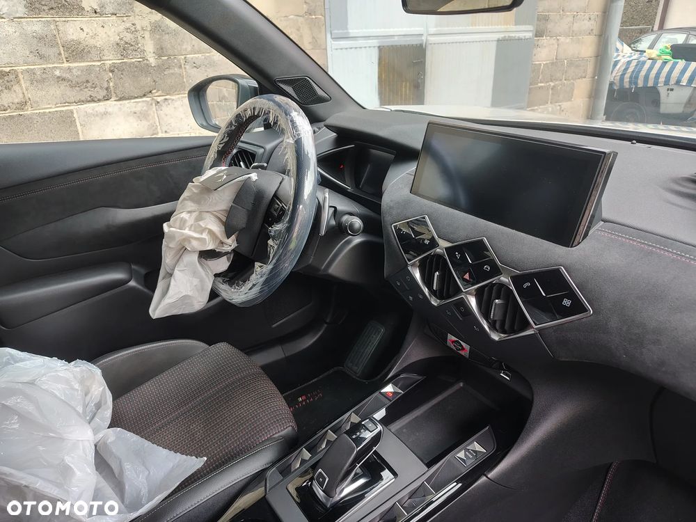 DS Automobiles DS 3 Crossback 1.2 PureTech Performance Line + - 24