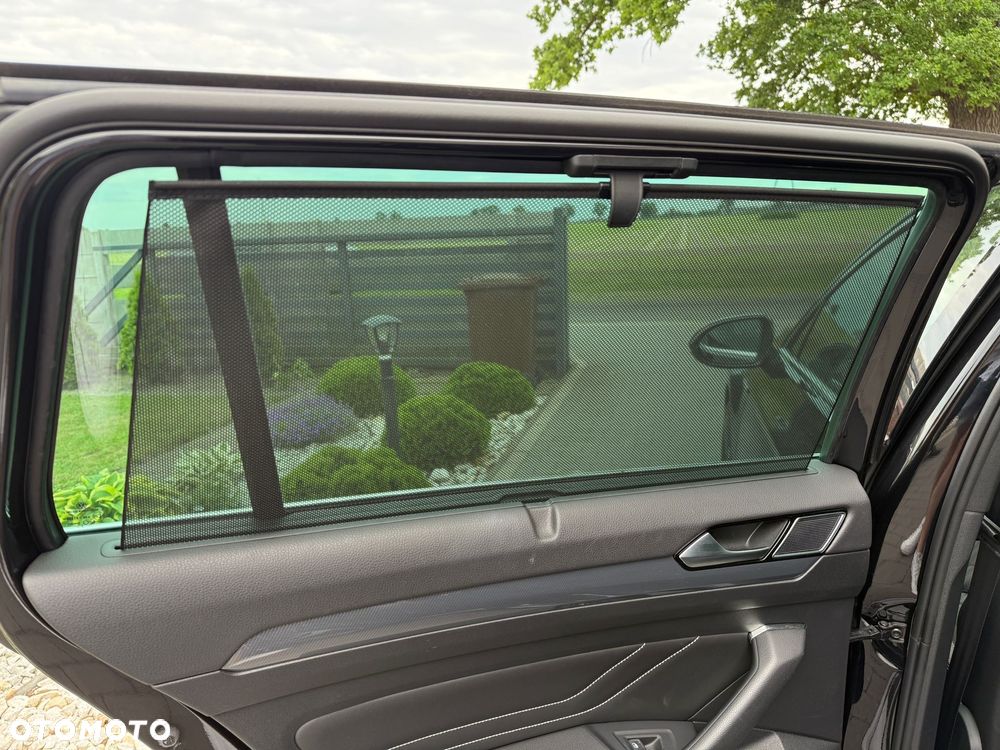 Volkswagen Passat Variant 2.0 TDI SCR DSG R-Line - 14