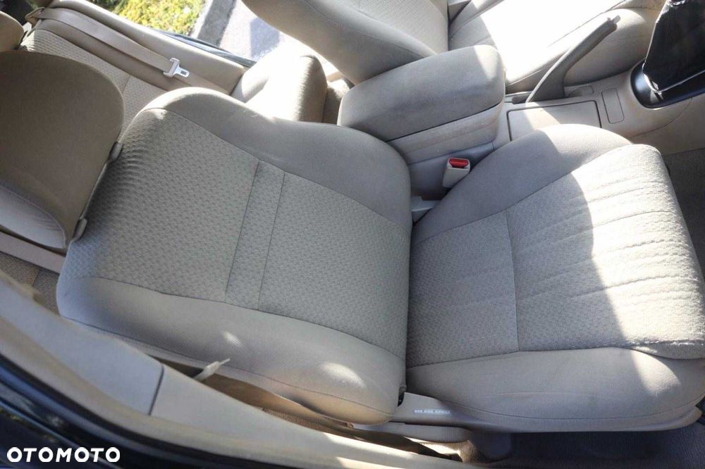 Toyota Avensis - 5