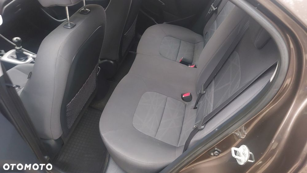 Kia Rio - 8