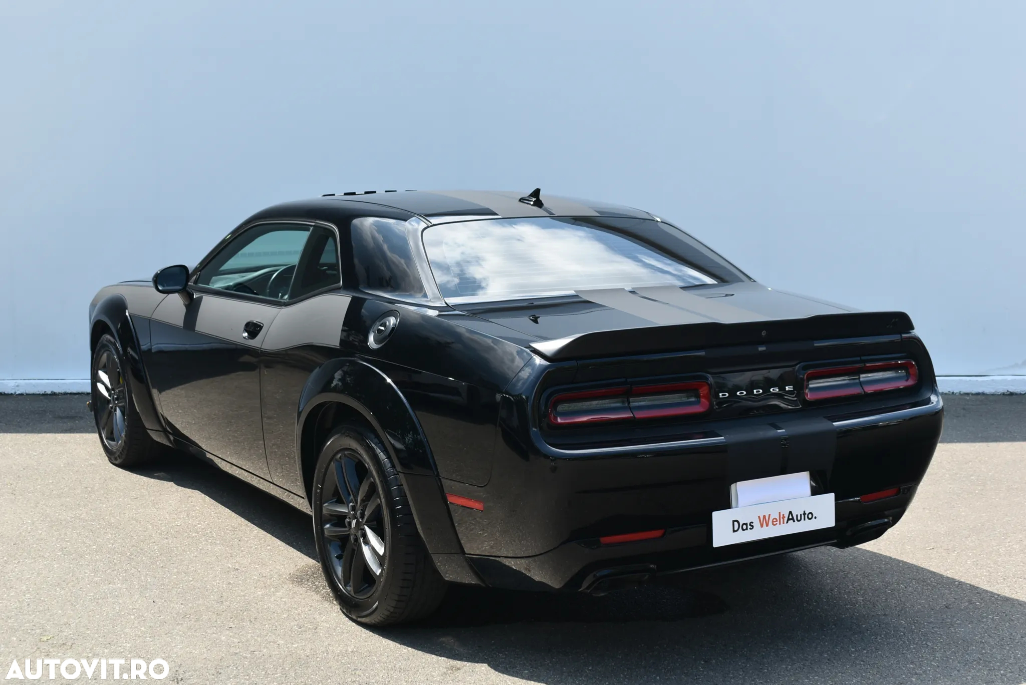 Dodge Challenger - 2