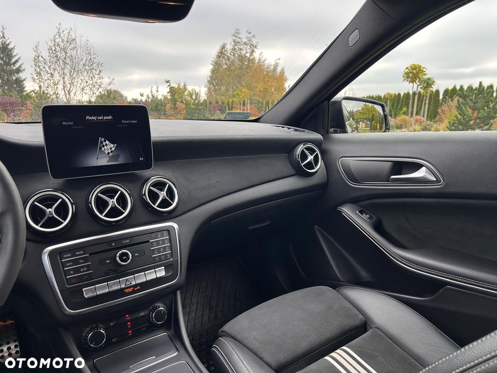 Mercedes-Benz GLA - 23