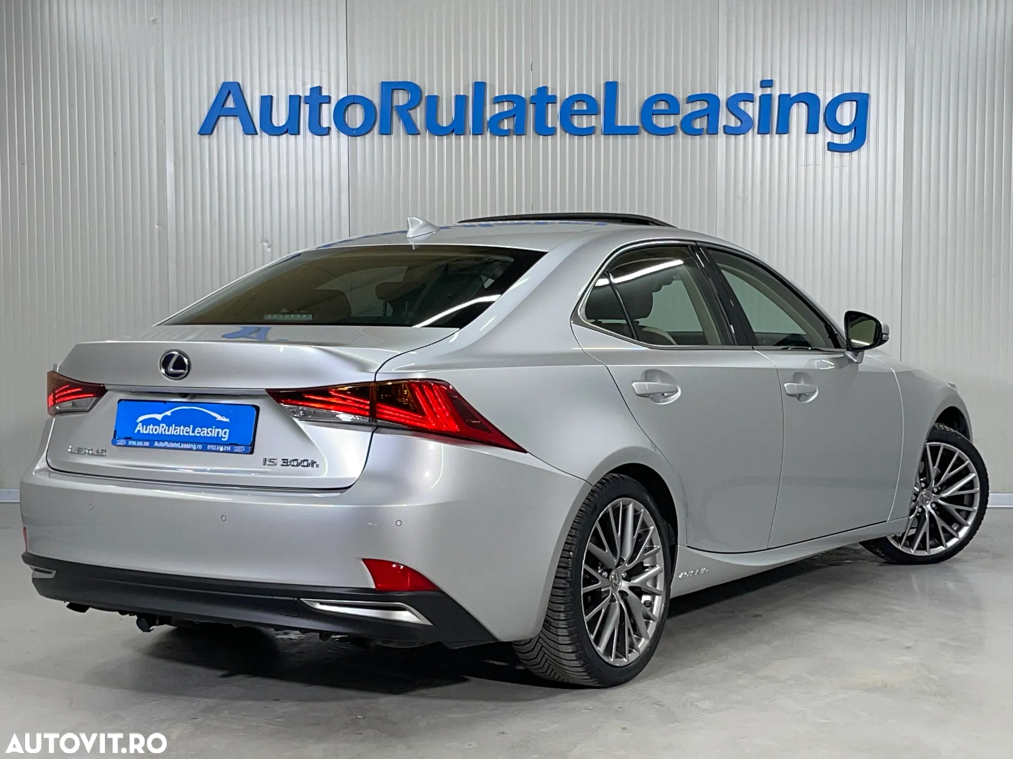 Lexus Seria IS 300h Executive - 3