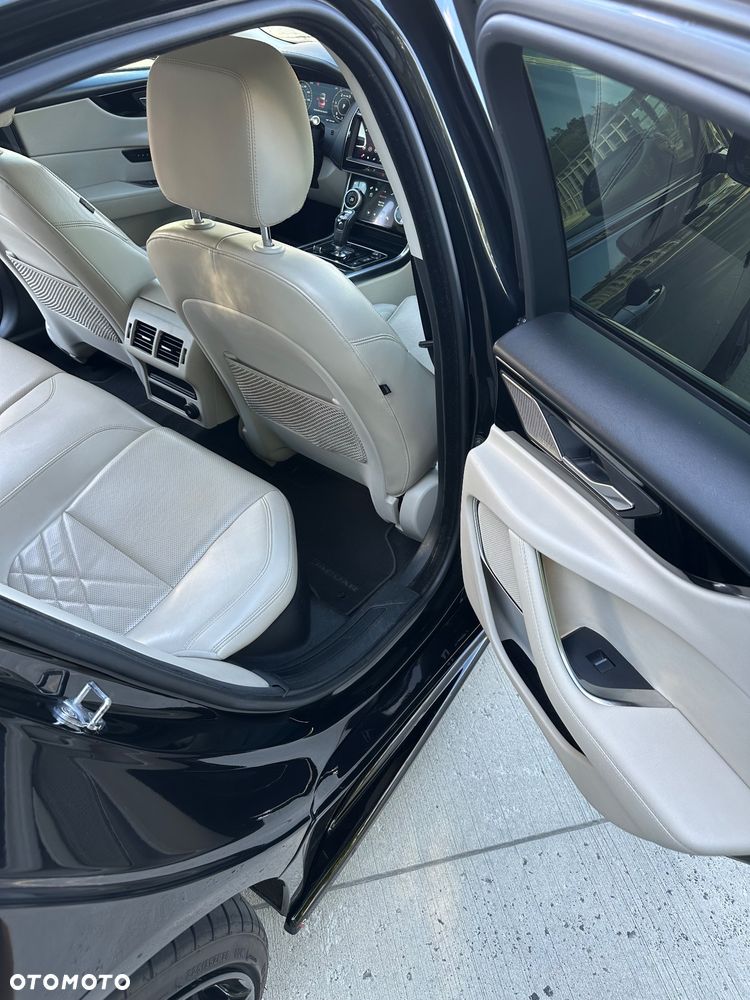 Jaguar XE 2.0 D180 HSE - 18