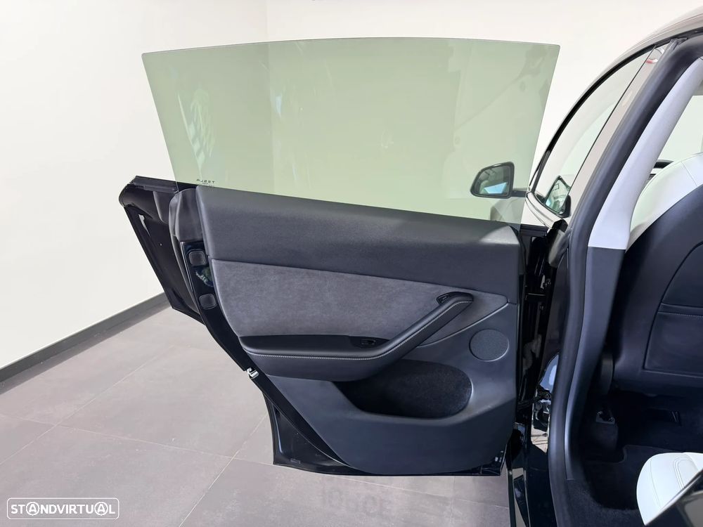 Tesla Model Y Performance Dual Motor AWD - 36