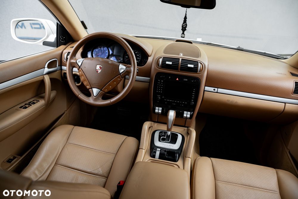 Porsche Cayenne - 30