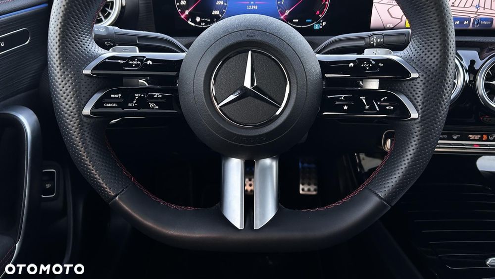 Mercedes-Benz GLA - 16