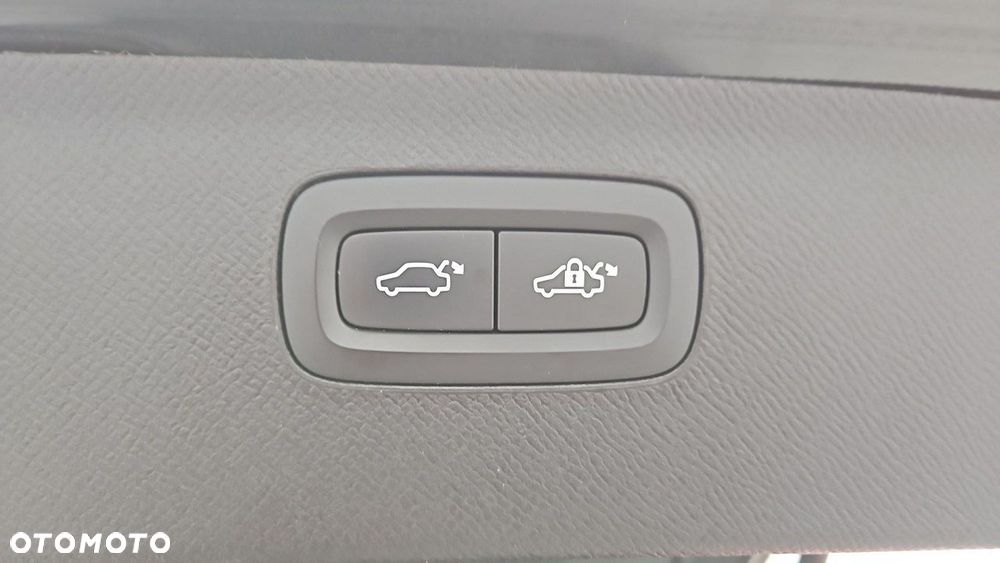 Volvo XC 90 T8 AWD Plug-In Hybrid R-Design 7os - 27