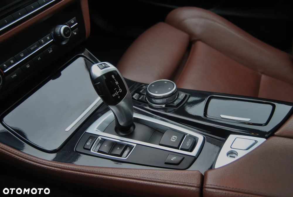 BMW Seria 5 520d Luxury Line - 14