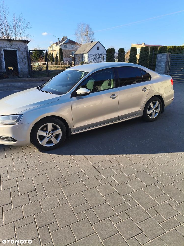 Volkswagen Jetta 1.2 TSI Comfortline - 2
