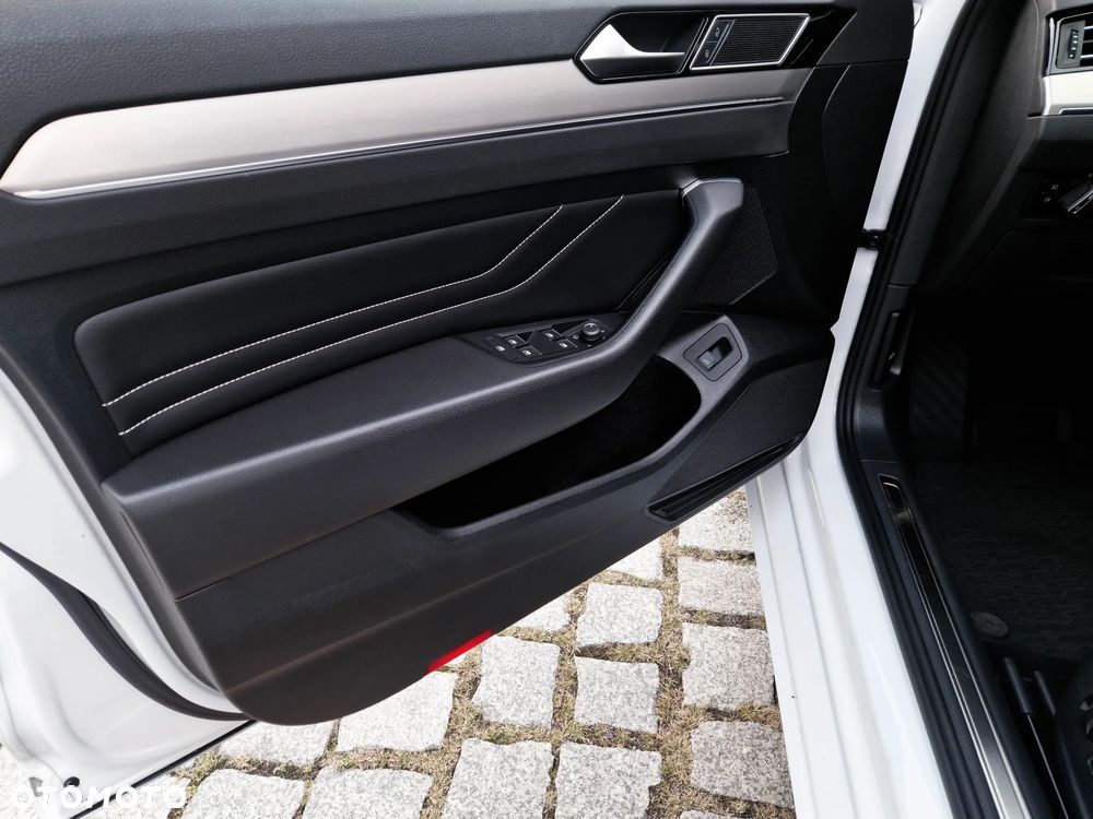 Volkswagen Passat 1.5 TSI EVO Elegance DSG - 9