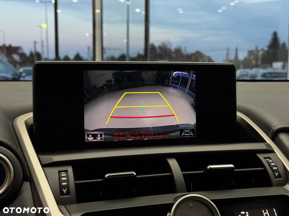 Lexus NX 300h Business Edition AWD - 32