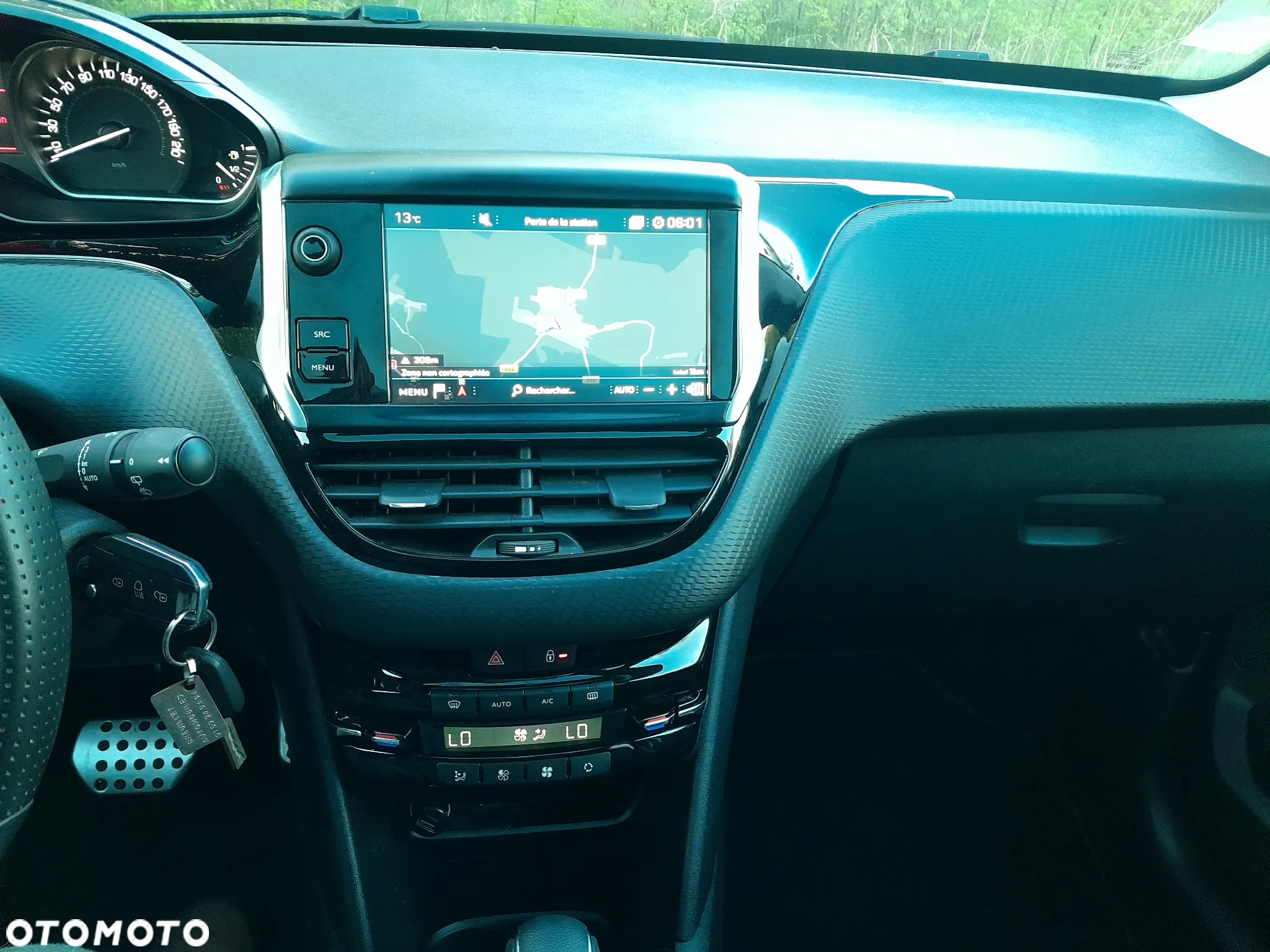 Peugeot 208 - 23