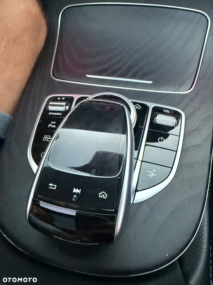 Mercedes-Benz Klasa E 200 4Matic 9G-TRONIC AMG Line - 13