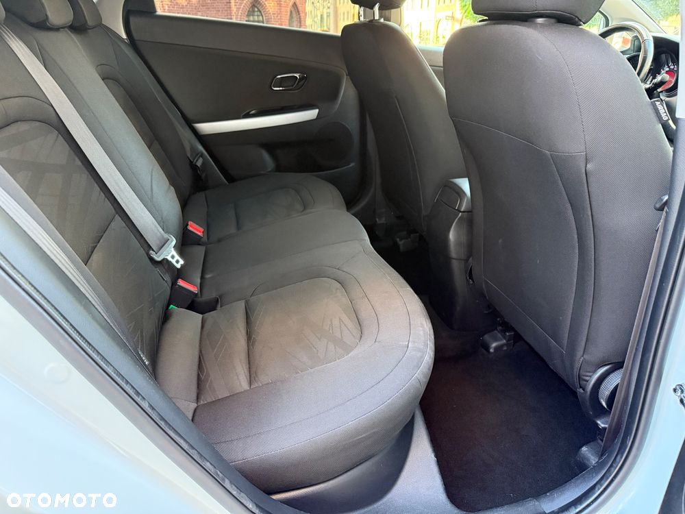 Kia Ceed 1.6 CRDi 136 ISG Dream Team Edition - 10