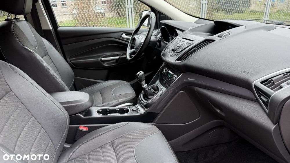 Ford Kuga 2.0 TDCi 2x4 Titanium - 29