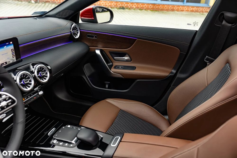 Mercedes-Benz CLA 250 Progressive 7G-DCT - 19
