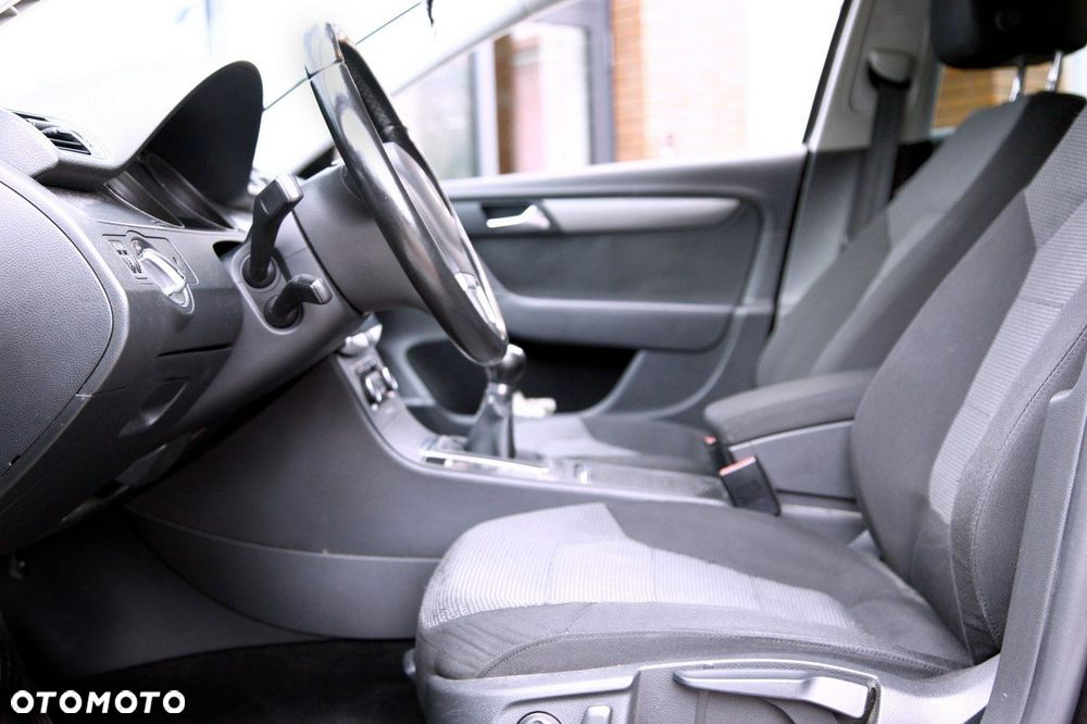 Volkswagen Passat - 15