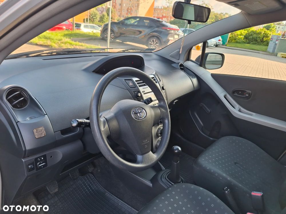 Toyota Yaris 1.0 Luna A/C - 25