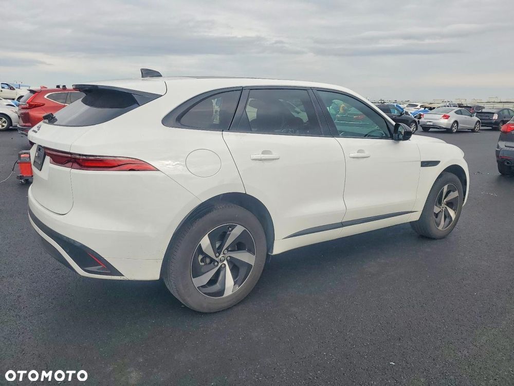 Jaguar F-Pace P250 AWD R-Dynamic S - 4