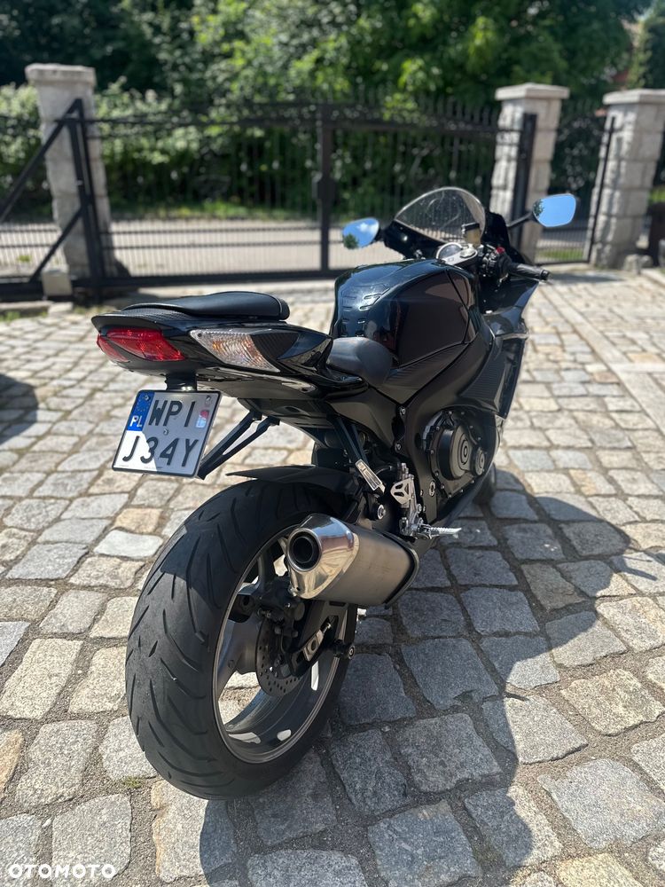 Suzuki GSR - 12