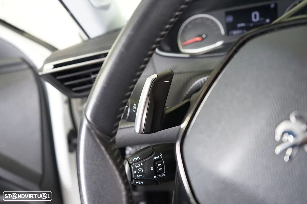 Peugeot 2008 1.2 PureTech Active Pack EAT8 - 20