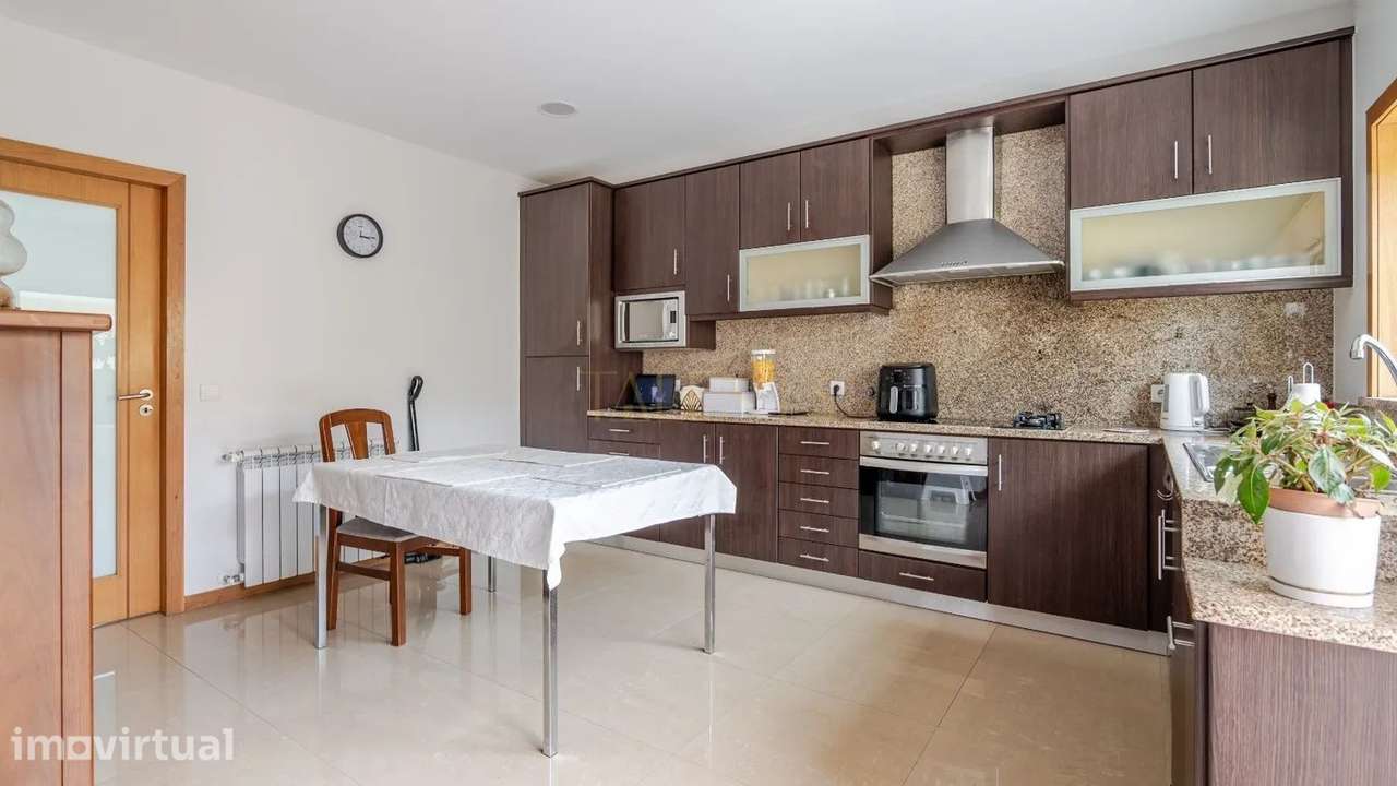 Moradia T3+1 em Gaveto em Touguinha a 10 min da Praia - Grande imagem: 4/48