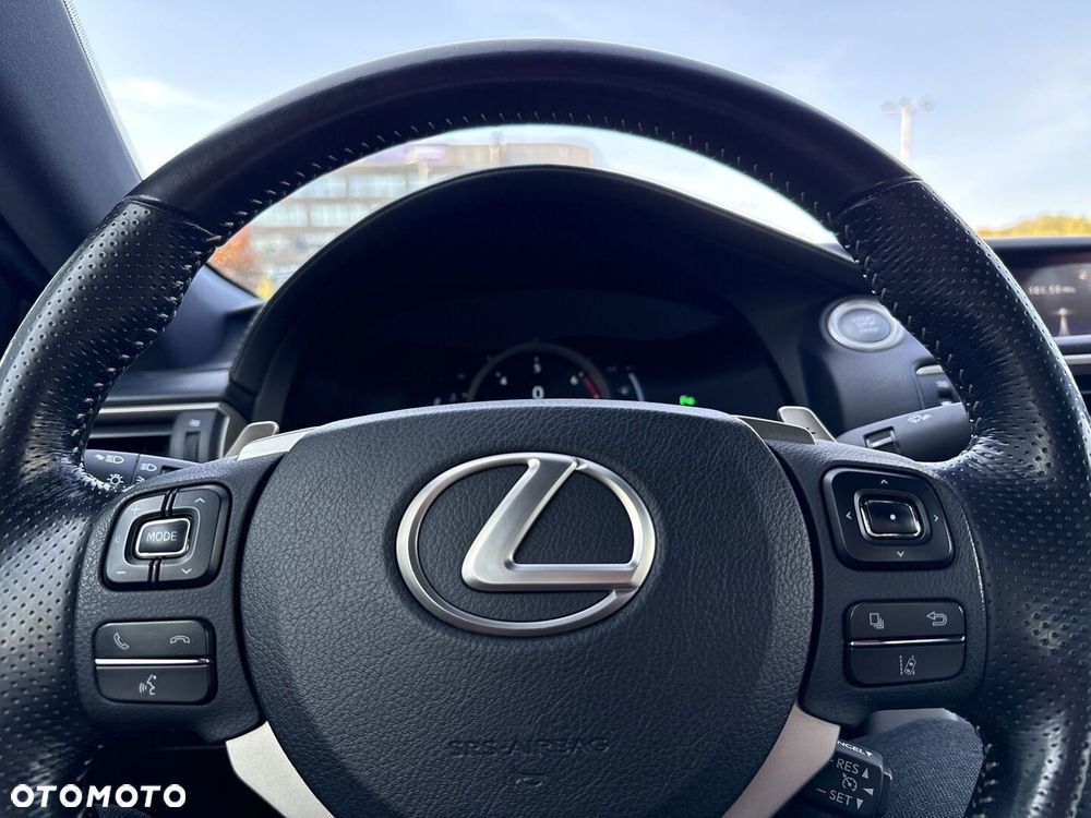 Lexus RC 200t / 300 F Sport - 17