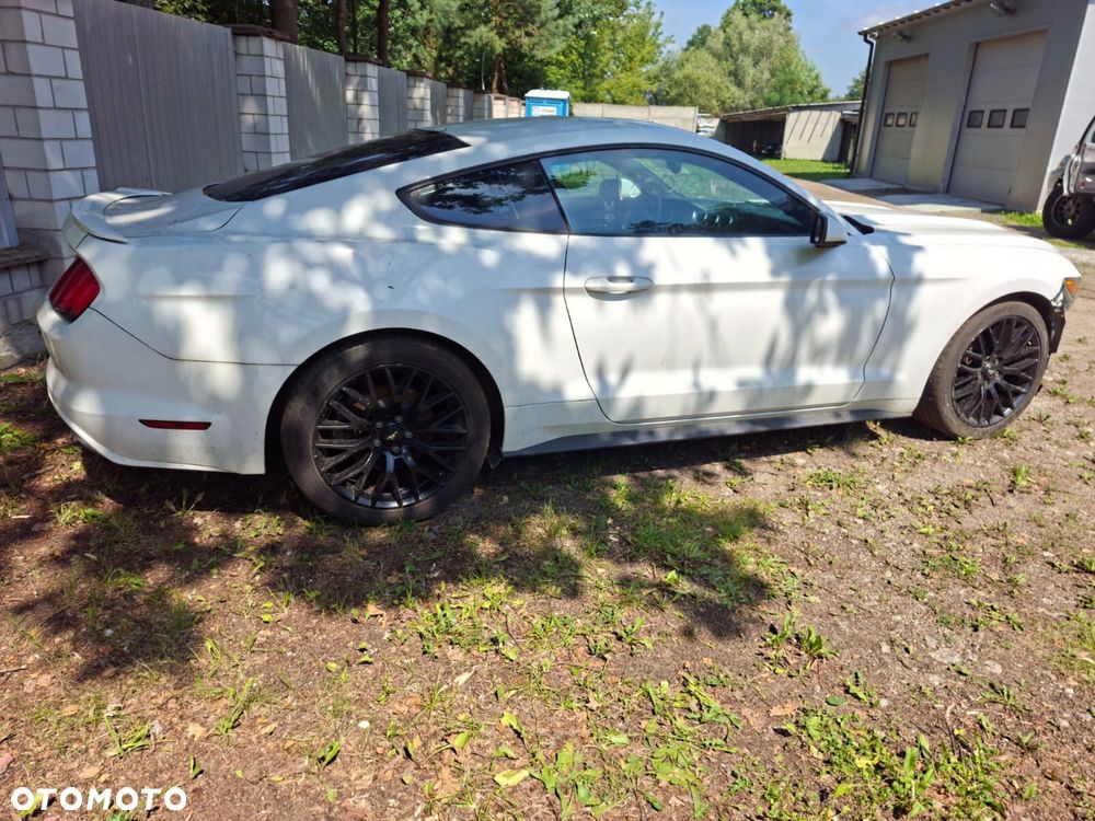 Ford Mustang - 4