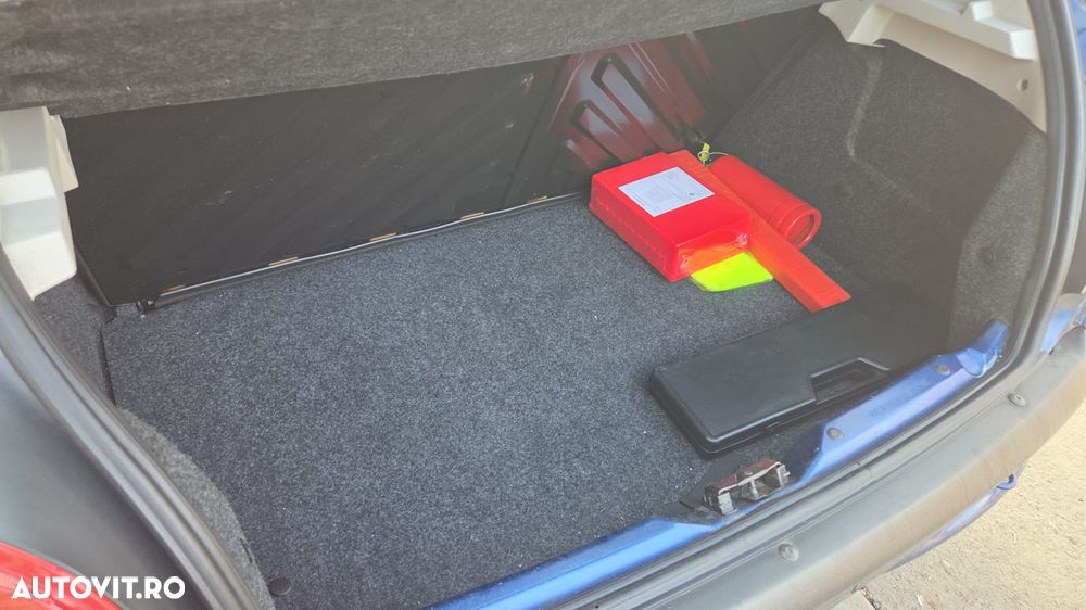 Peugeot 206 1.4E Sedan - 6