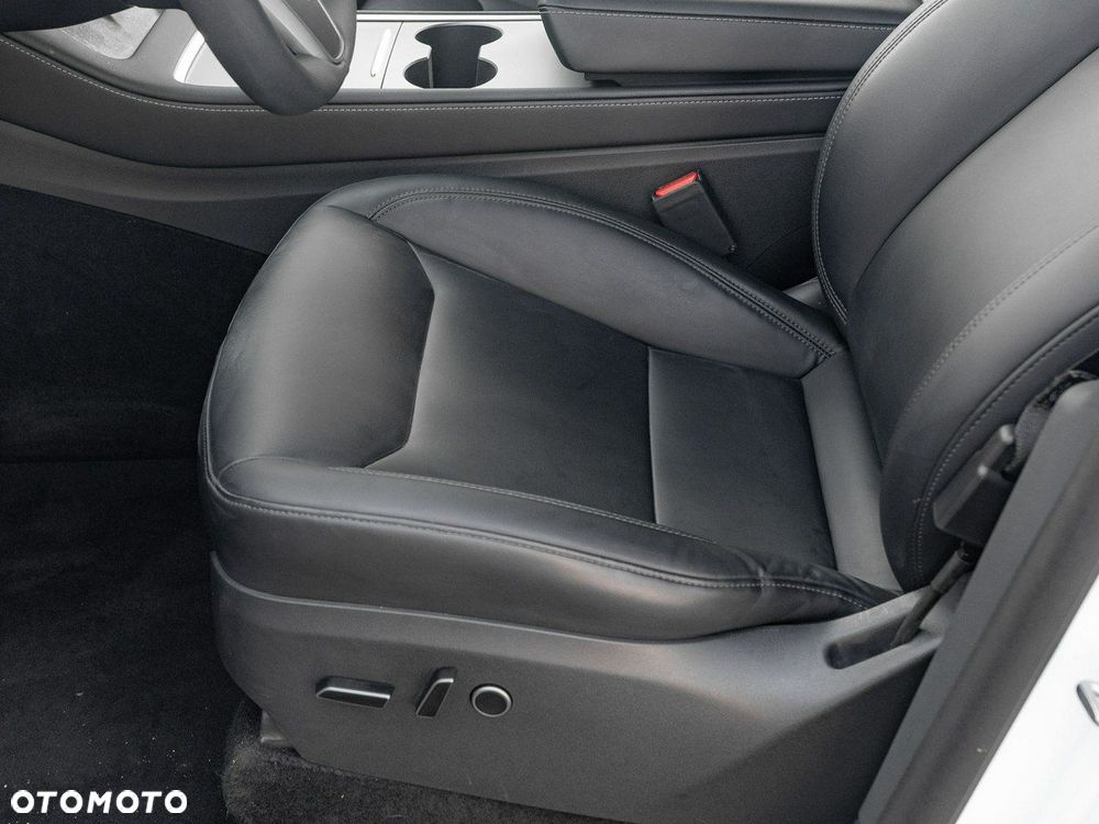 Tesla Model Y Long Range RWD - 13