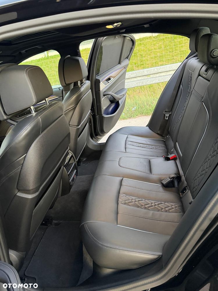 BMW Seria 5 M550i xDrive - 18