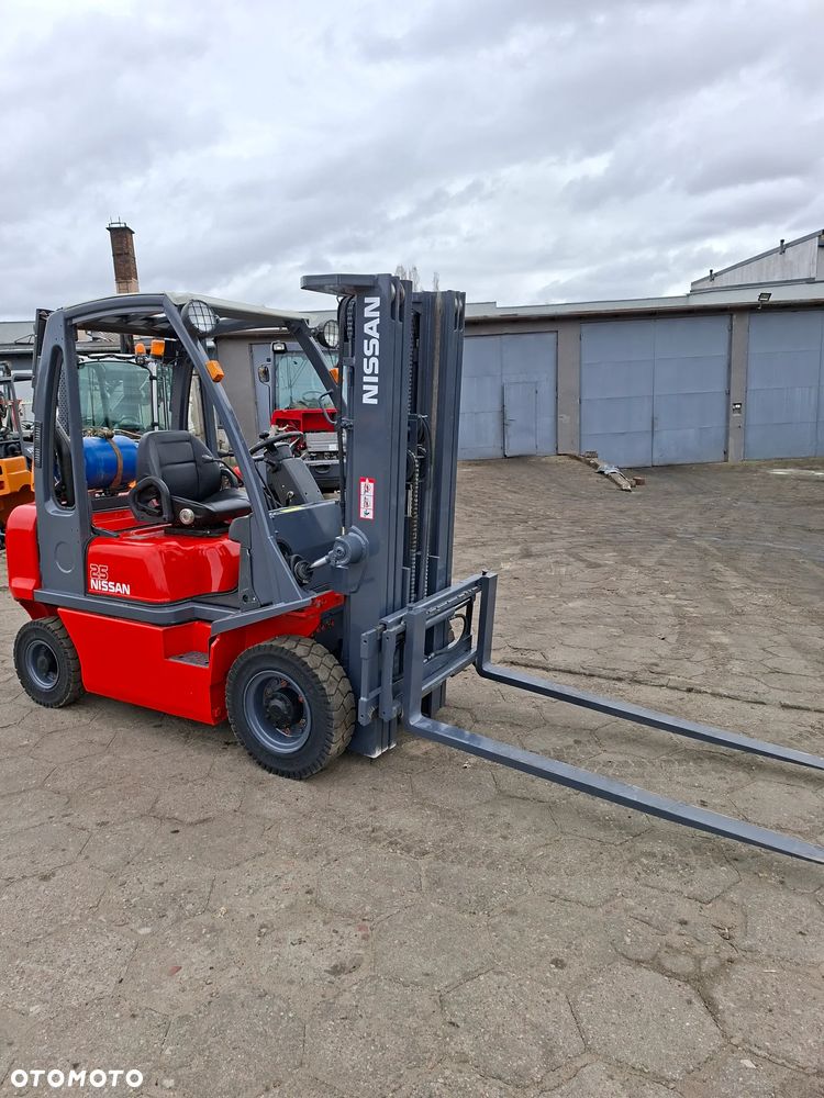 Nissan UD02A25PQ - 3