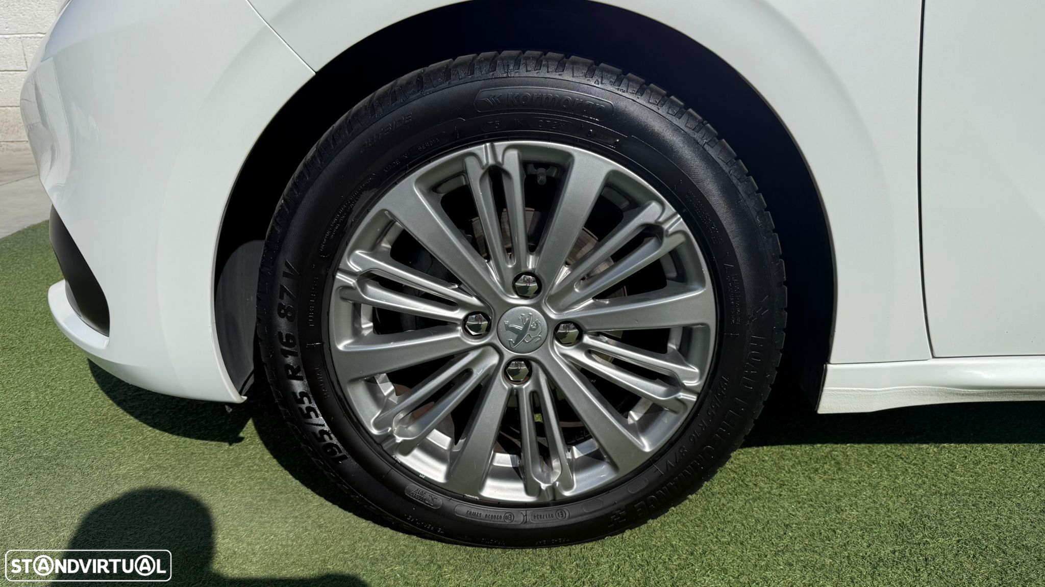 Peugeot 208 1.2 PureTech Signature - 13