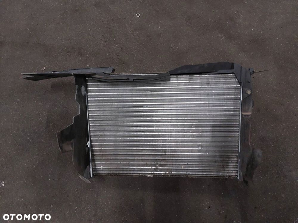 CHŁODNICA WODY + WENTYLATOR VOLKSWAGEN PASSAT B4 2.0 8V 0130107268 - 2