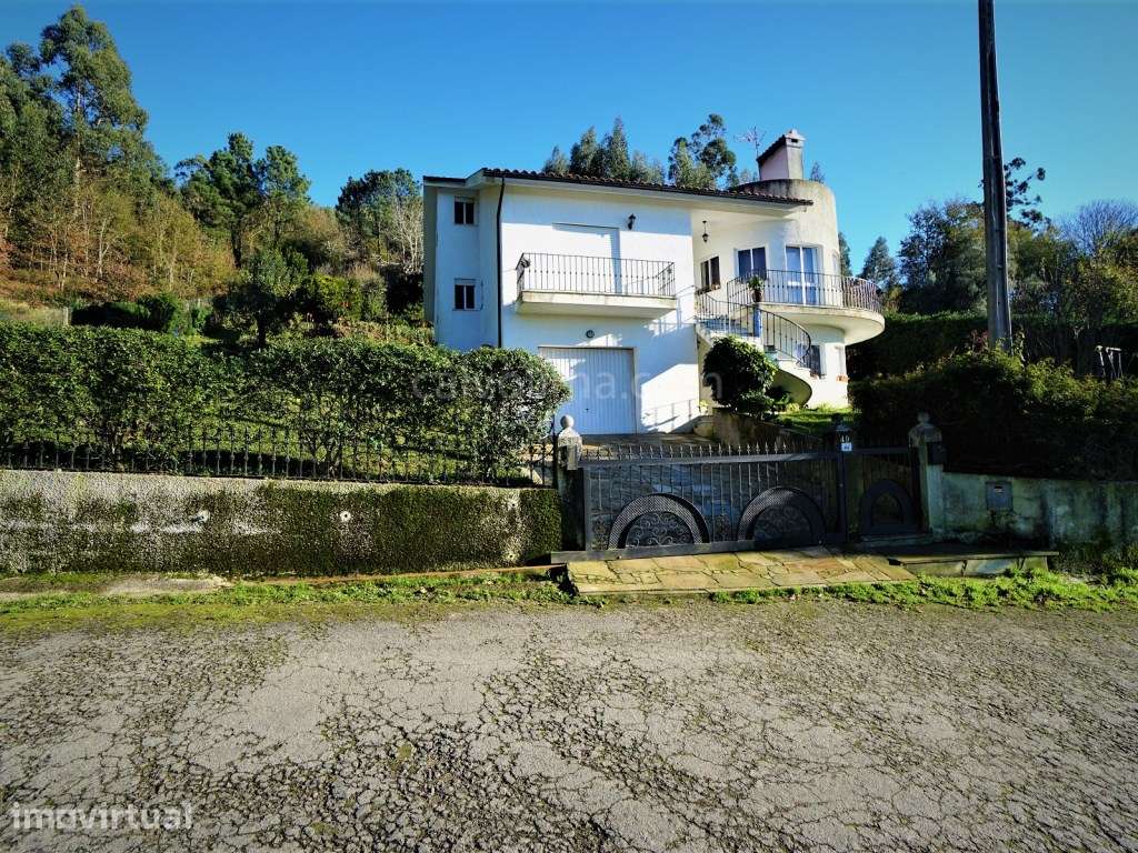 Moradia T5 para venda, localizada na freguesia de Ganfei, em Valença. - Grande imagem: 4/26