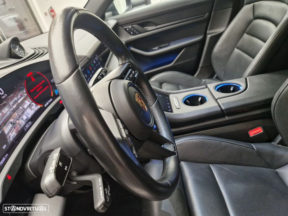 Porsche Taycan Cross Turismo 4S - 15