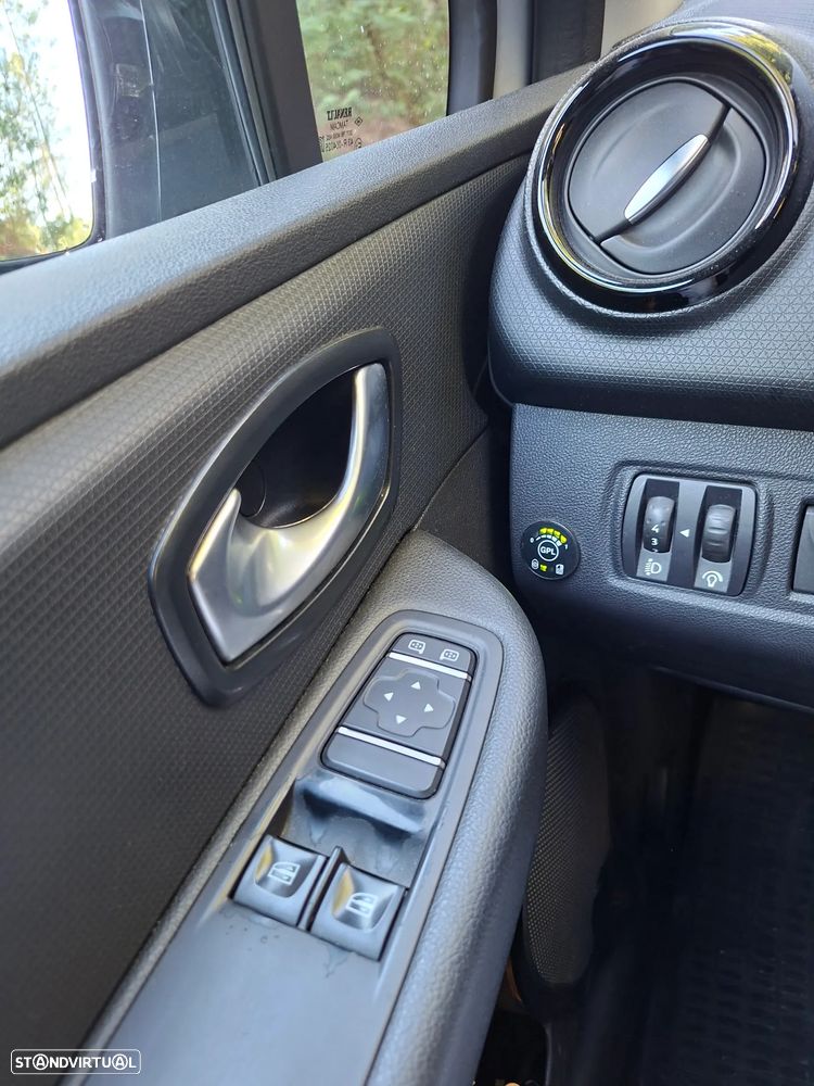 Renault Clio 0.9 TCe Limited Bi-Fuel - 13