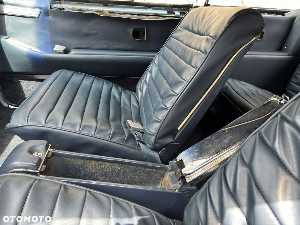 Cadillac Deville - 30