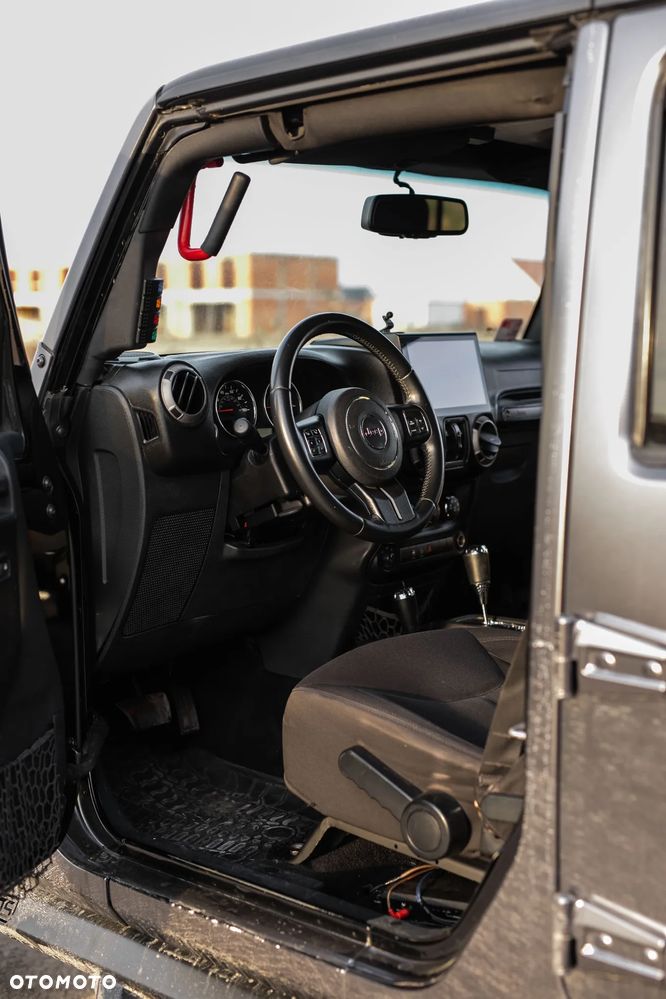 Jeep Wrangler 3.6 Unlim Sahara - 26