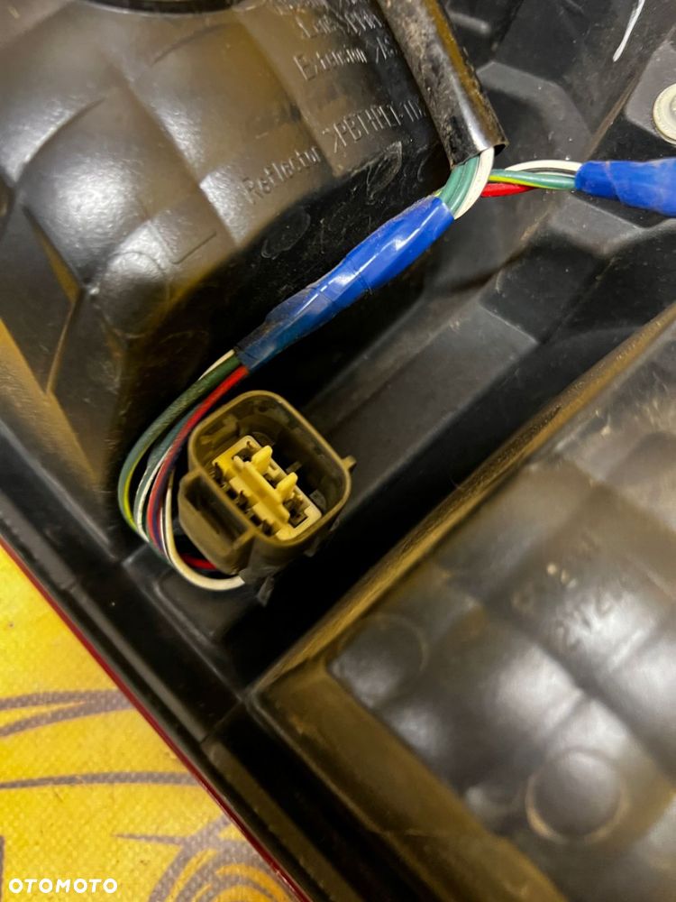 LAMPA TYŁ TYLNA LEWY LEWA TOYOTA HILUX VIII 8 - 13