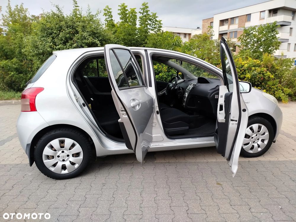 Toyota Yaris - 10