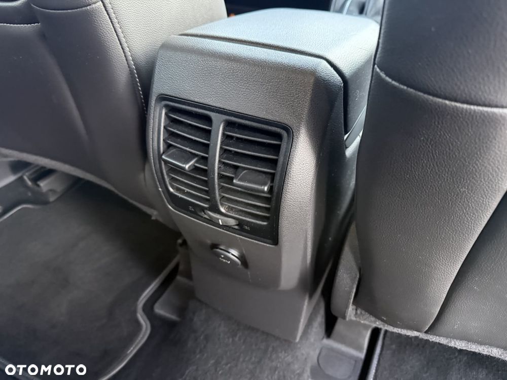 Ford Kuga 2.0 TDCi 2x4 Titanium - 22