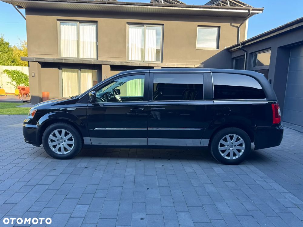 Chrysler Town & Country 3.6 Limited - 11